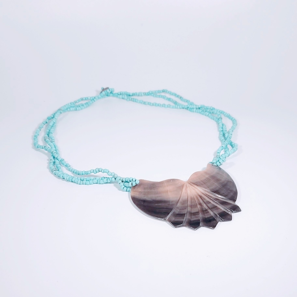 BEACHY HAND CARVED SEA SHELL NECKLACE